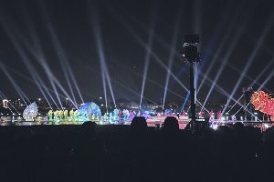 2023순천만국제정원박람회의 주제공연인 '카이로스'의 공연 모습이다.